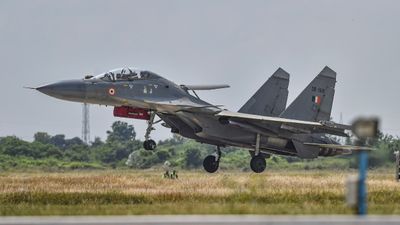 Sukhoi-30 Crash Update: असम में IAF का सुखोई-30MKI क्रैश, उड़ान भरते ही रडार से हुआ था गायब, सर्च ऑपरेशन जारी