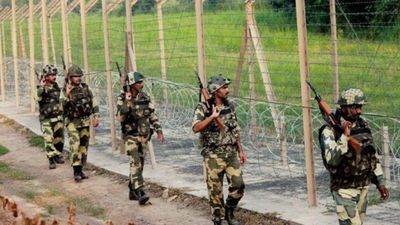 पाक-अफगान तनाव के बीच सुरक्षा एजेंसियां अलर्ट, आतंकी घुसपैठ की चेतावनी के बाद इन शहरों में बढ़ाई गई चौकसी