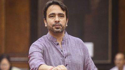 जयंत चौधरी पर किसकी बुरी नजर? हाथ में सरकारी टूर प्लान लेकर दी जान से मारने की धमकी