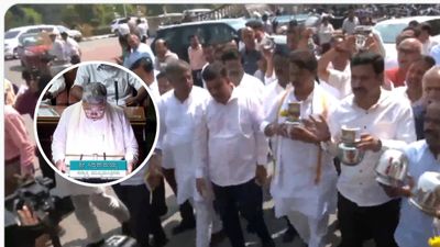 Karnataka Budget 2026: सिद्धारमैया के बजट पर भड़की बीजेपी, बेंगलुरु में भारी प्रदर्शन