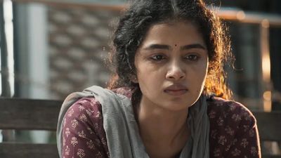 बिना शादी के प्रेग्नेंट हुई लड़की, मिली अबॉर्शन की सलाह और फिर जो हुआ, OTT पर आज ही देखें LOCKDOWN