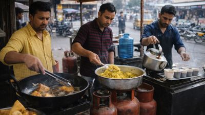 LPG Shortage का असर!दिल्ली-नोएडा में महंगा हुआ चाय-समोसा, सिलेंडर की किल्लत से ठेले-टपरी बंद होने की कगार पर