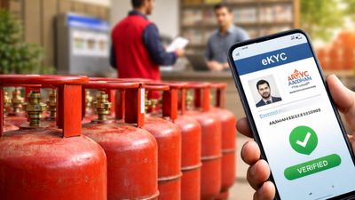 LPG सिलेंडर के लिए e-KYC  क्‍या सभी कस्‍टमर्स के लिए अनिवार्य है? पेट्रोलियम मंत्रालय का आया बड़ा बयान 