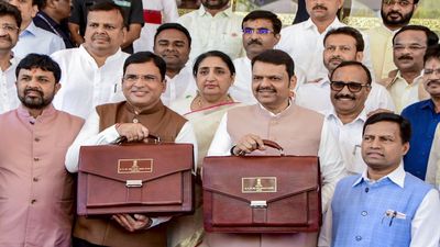 Maharashtra Budget 2026: किसानों को कर्ज माफी, इंफ्रास्ट्रक्चर के लिए बंपर ऐलान, फडणवीस के बजट की खास बातें