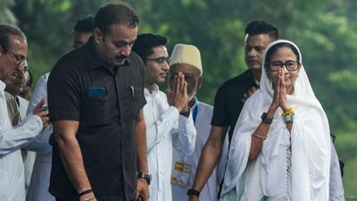 ‘जो बंगाल को छेड़ेगा, बर्बाद होगा', ईद के मंच से ममता का सीधा वार, ‘President Rule’ का बड़ा आरोप