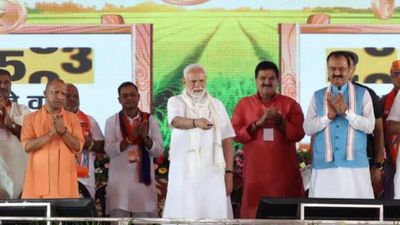 PM Kisan: UP के किसानों के खाते में आज आएंगे 4335 करोड़ रुपए, तुरंत नोट करें हेल्पलाइन नंबर