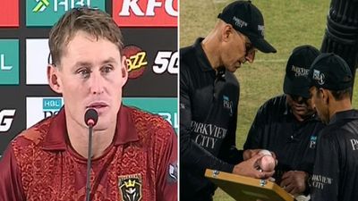 PSL की भारी फजीहत, मैच के बीच ही सफेद गेंद अचानक हुई गुलाबी, दुनिया भर में हो रही थू-थू!