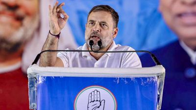 Kerala Elections 2026: राहुल गांधी ने केरल में पीएम मोदी पर बोला हमला, 'ये कॉम्प्रोमाइज्ड प्रधानमंत्री हैं'
