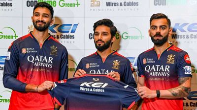 IPL 2026: कैसे खरीदें RCB की जर्सी? कितने रुपये करने होंगे खर्च, पूरी डिटेल और प्रोसेस
