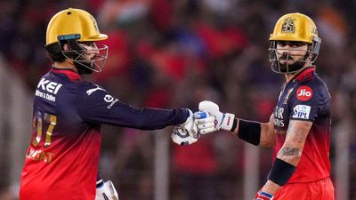 RCB Tickets IPL 2026: कब और कैसे खरीदें पहले चरण के टिकट, स्टेडियम तक जाने की फ्री सुविधा