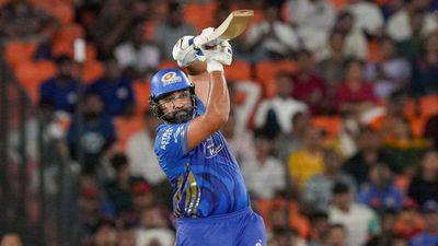 रोहित शर्मा के साथ मुंबई इंडियंस फिर से करेगी नाइंसाफी? हेड कोच ने दिया ऐसा बयान कि खौल उठेगा खून