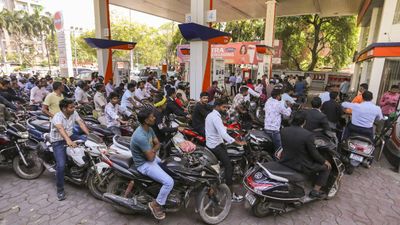 Uttar Pradesh Petrol-Diesel Price: Excise Duty कटौती से आज पेट्रोल-डीजल के दाम क्या? 60 शहरों की रेट-List