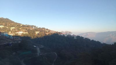 Uttarakhand Weather today मौसम का यू टर्न, पारा चढ़ने के साथ ही बारिश बर्फबारी के आसार, जानिए कहां और कब तक