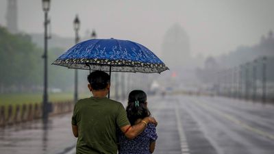 Weather Delhi NCR: येलो अलर्ट पर दिल्ली, कहर बनकर टूटेगी बारिश! बिजली की गति से आंधी आने की चेतावनी