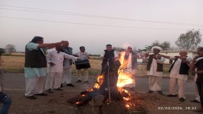 सीहोर के 3 गांवों में अनोखी होली, होली दहन पर किसानों ने ली शराब छोड़ने की शपथ, नशा मुक्त समाज का संकल्प