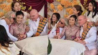 सच्चा प्यार या कुछ और? दुल्हन ने एक ही मंडप में 2-2 युवकों संग रचाई शादी! इंटरनेट पर छाईं तस्वीरें!