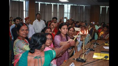 Bihar News: “चईत मासे बोलेले कोयलिया हो रामा, मोर अंगनवा” से गूंजा बिहार म्यूजियम, महिला दिवस पर संगोष्ठी और सांस्कृतिक कार्यक्रम आयोजित