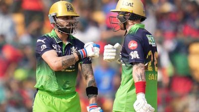 Aaj Ka Match Kon Jeeta 18 April: आरसीबी vs दिल्ली, चिन्नास्वामी में जोरदार टक्कर