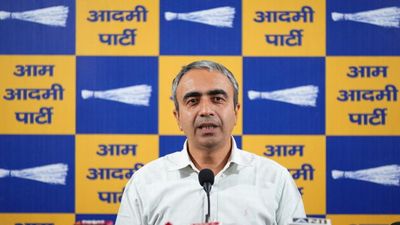 AAP का हमला, अनुराग ढांडा बोले- चुनाव के बाद सरकार फोड़ेगी महंगाई बम