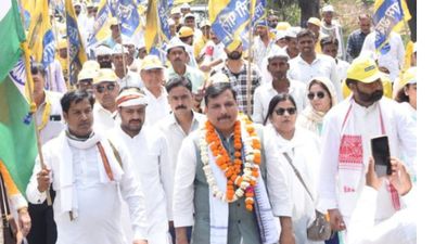 AAP UP Padayatra: यूपी में पेपर लीक पर फूटा संजय सिंह का गुस्सा, हाथरस में बोले- 94 लाख युवाओं के साथ धोखा