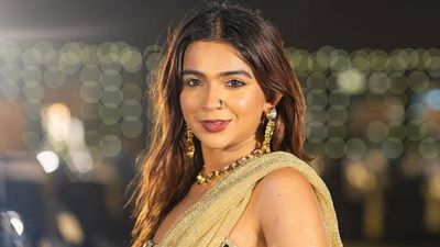 कलावा काटकर फिर विवादों में घिरी Rebel Kid अपूर्वा मखीजा, वायरल वीडियो देख लोगों ने मचाया हंगामा