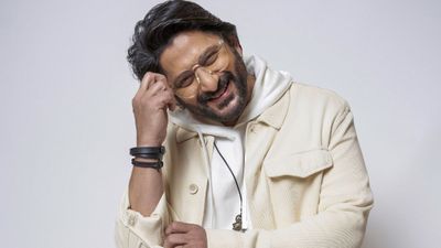 Arshad Warsi Net Worth: कभी पाई-पाई को मोहताज, आज कैसे 'सर्किट' ने खड़ा किया अरबों का साम्राज्य?