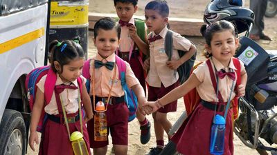 Chhattisgarh Summer Vacation: छत्तीसगढ़ के स्कूलों में समय से पहले छुट्टी, कब से कब तक बंद रहेंगे स्कूल?