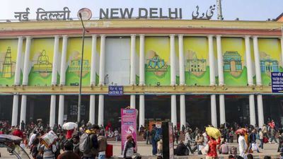 Delhi Aaj Kya Khula Kya Bandh: बाजार से लेकर मेट्रो तक का क्या है अपडेट? घर से निकलने से पहले देख लें डिटेल