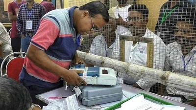 West Bengal Election 2026: अगर EVM ने दिया धोखा तो क्या रुकेगी वोटिंग? चुनाव आयोग ने बताया बैकअप प्लान