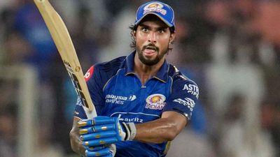 GT vs MI: तिलक वर्मा ने जड़ा मुंबई इंडियंस का सबसे तेज आईपीएल शतक, बाउंड्री से ठोक डाले 74 रन