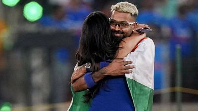 हार्दिक पांड्या गर्लफ्रेंड की वजह से हुए आज मैच से बाहर? सोशल मीडिया पर छिड़ी जंग, ऑल राउंडर को किया गया ट्रोल