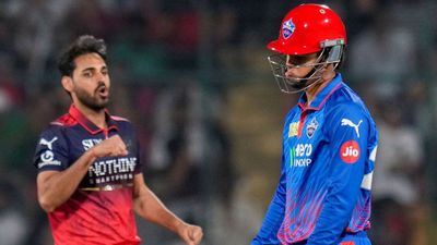 IPL 2026 Purple Cap: भुवनेश्वर कुमार बने नंबर 1, देखें टॉप 5 गेंदबाजों की पूरी लिस्ट