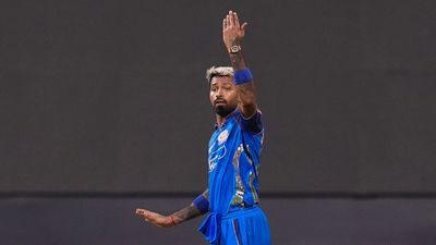 हार्दिक को कप्तानी छोड़ने को कहा गया, किसने खुलकर बोला खराब कप्तान, क्या IPL के बीच में रोहित करेंगे MI को लीड