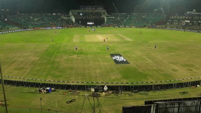 IPL 2026: जयपुर में महंगे हुए आईपीइल टिकट, 40000 रुपये तक की मिल रही सीट, कब शुरू होंगे ऑफलाइन काउंटर?