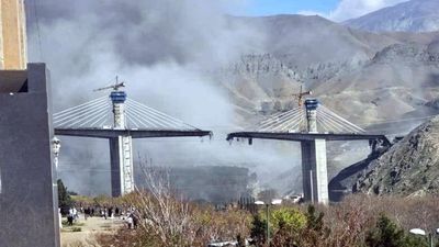 अमेरिका-इजरायल ने एयर स्‍ट्राइक कर मिडिल ईस्‍ट का सबसे ऊंचा ब्रिज किया तबाह, ईरान के लिए क्‍यों है ये झटका?