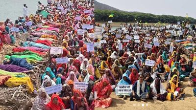 Ken-Betwa Protest: ‘चिता आंदोलन’ से गूंजा बुंदेलखंड,आखिर क्यों सड़कों पर उतरीं आदिवासी महिलाएं? क्या है मांग