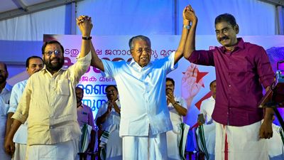 Kerala Election 2026: LDF का ‘मास्टर प्लान’ जारी, घोषणापत्र में गरीबी खत्म करने से रोजगार तक किए 10 बड़े ऐलान