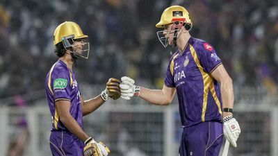 Angkrish Raghuvanshi के आउट होने पर मचा बवाल, अंपायर के फैसले से गुस्से में लाल हुए KKR के फैंस और कोच 