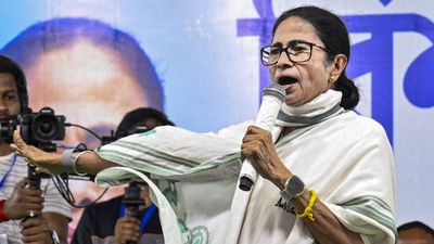 '500 अफसर हटाए ताकि काम रुक जाए', मुर्शिदाबाद रैली में गरजी ममता बनर्जी, कृषि बजट को लेकर किया बड़ा ऐलान