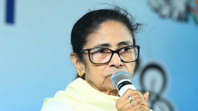 Mamata Banerjee: जातिसूचक शब्द बोल बुरी फंसी ममता! कैंपेनिंग में फिसली जुबां, NCSC ने मांगा जवाब 