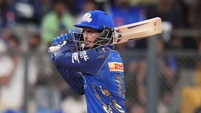 MI vs PBKS: वानखेड़े में क्विंटन डी कॉक का तूफान, पहले ही मैच में छक्कों की बारिश कर जड़ा शानदार शतक