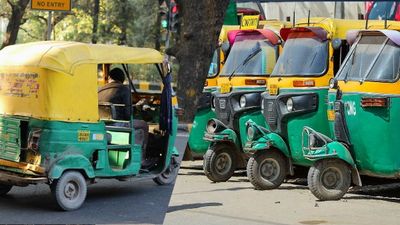 Maharashtra में ऑटो-टैक्‍सी ड्राइवर का लाइंसेस नहीं होगा कैंसिल, मराठी भाषा वाले नियम को लेकर सरकार का ऐलान  