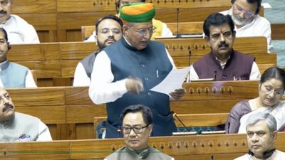 Women Reservation Bill: कानून मंत्री अर्जुन राम मेघवाल ने महिला आरक्षण बिल पेश किया, गिनाई खास बातें 