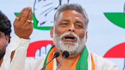 'नेताओं के बेड से शुरू होता है 90% महिलाओं का राजनीतिक करियर', पप्पू यादव के बयान पर भड़का महिला आयोग 