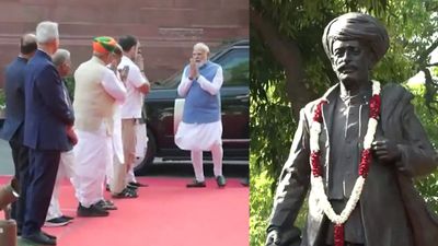PM Modi Rahul Gandhi video: लोकतंत्र की सुंदर तस्वीर! फुले जयंती पर PM मोदी-राहुल गांधी की मुलाकात ने जीता दिल