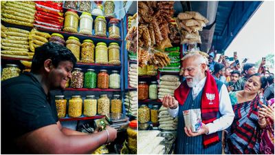 PM मोदी को झालमुड़ी खिलाने वाले दुकानदार के पहचान पर सस्पेंस, एक इंटरव्यू में दीपक,दूसरे में विक्रम! सच क्या?