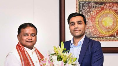 Odisha में Adani का मेगा दांव! ₹33,000 करोड़ निवेश से डेटा सेंटर, पावर प्लांट और हजारों नौकरियों का ऐलान