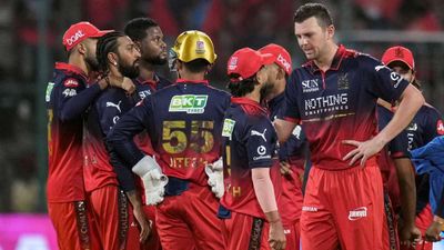 IPL 2026: क्यों बदल जाएगा RCB की जर्सी का रंग? दिल्ली कैपिटल्स के खिलाफ मैच में दिखेगा बदलाव