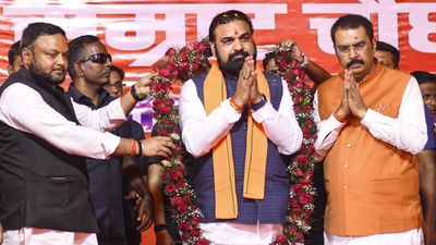 Bihar CM Samrat Choudhary ने पहली बैठक में कौन-कौन से 5 एजेंडे तय किए? RJD क्यों तमतमाई?