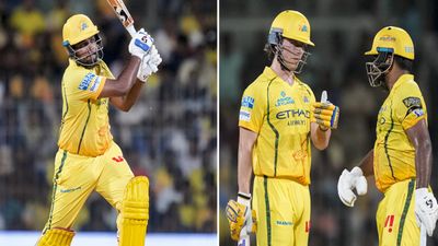 CSK vs KKR: शॉट लगाना चाहते थे संजू, हवा में उड़ गया बल्ला! चेपॉक में दिखा IPL 2026 का सबसे फनी मोमेंट 